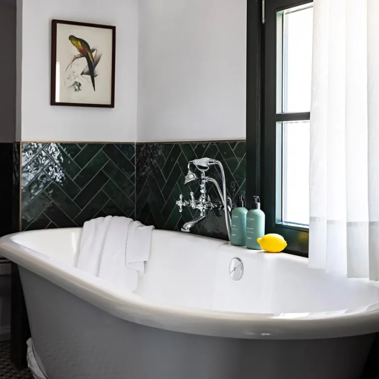 santa-ponsa-hotel-menorca-deluxe-room-bathtub