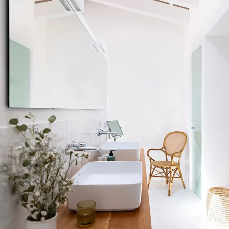 hotel-santa-ponsa-menorca-deluxe-room-minimalist-bathroom