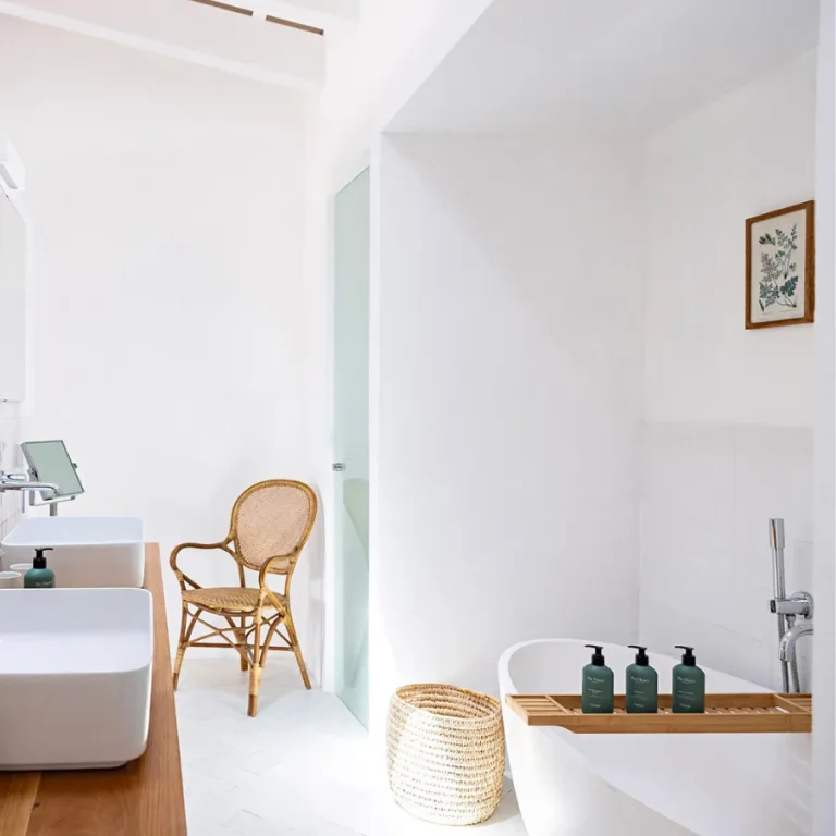 hotel-santa-ponsa-minorca-deluxe-room-bathroom-the-hours