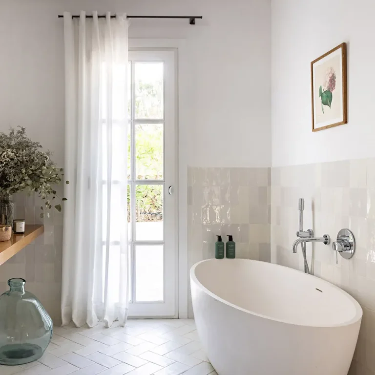 hotel-santa-ponsa-menorca-room-family-suite-bathroom-bathtub
